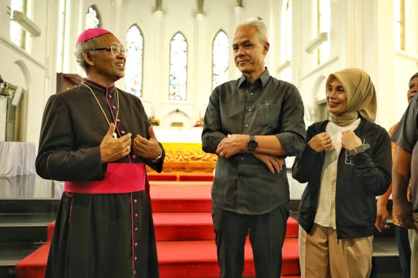 Ganjar Pranowo Silaturahmi dengan Uskup Bogor, Bawa Pesan Damai Jelang Pemilu - Bagian 1