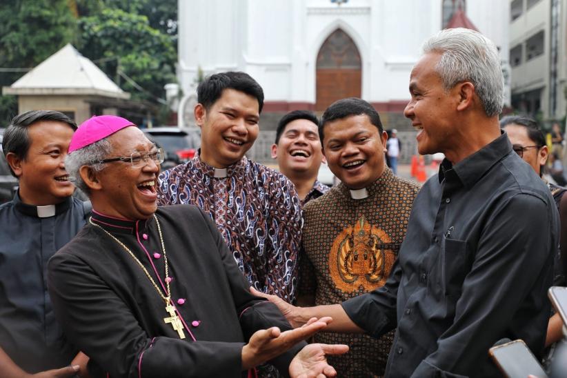 Ganjar Pranowo Silaturahmi dengan Uskup Bogor, Bawa Pesan Damai Jelang Pemilu - Bagian 3