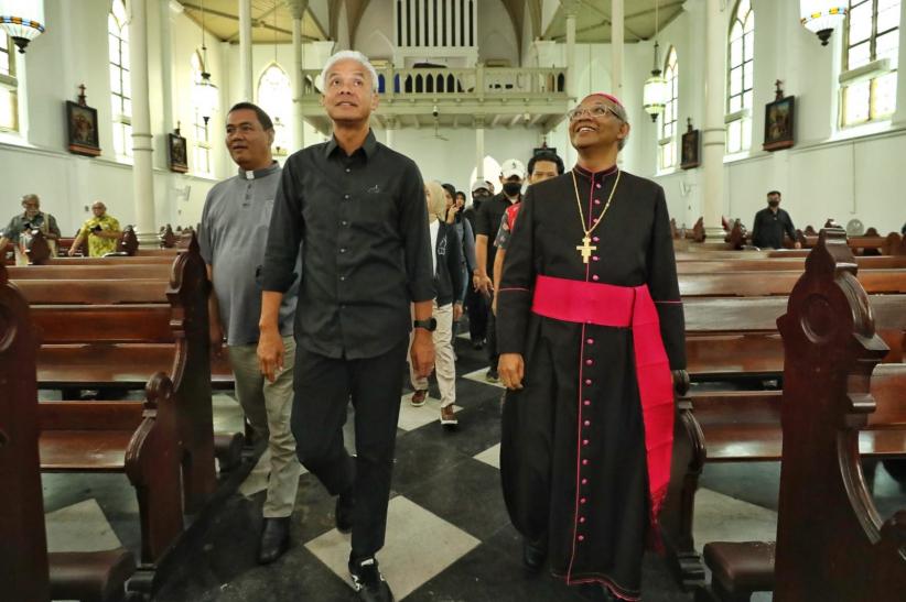Ganjar Pranowo Silaturahmi dengan Uskup Bogor, Bawa Pesan Damai Jelang Pemilu - Bagian 2