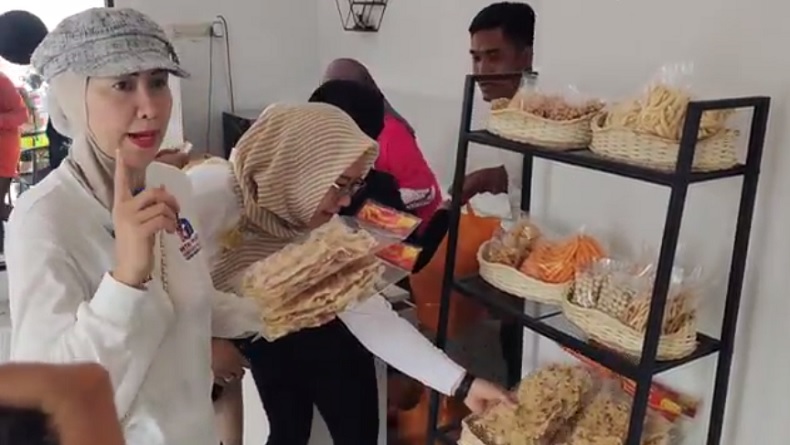 Dengarkan Keluhan Pelaku UMKM di Kediri, Caleg Perindo Venna Melinda: Ini Jadi Catatan Saya