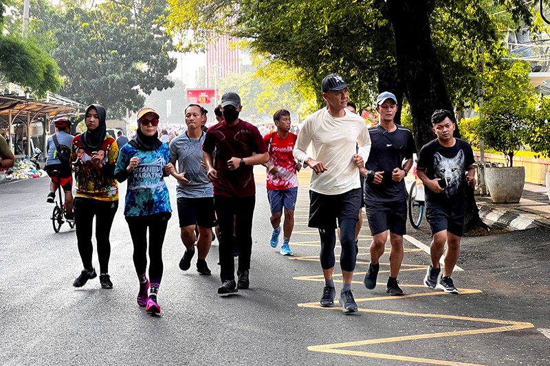 Momen Warga Semarang Rebutan Foto Bersama Ganjar saat Berolahraga Pagi - Bagian 1