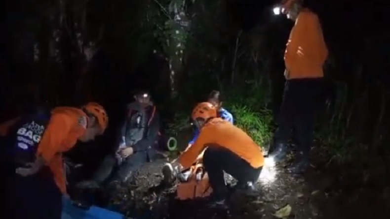 Hipotermia hingga Terkilir, Pendaki Perempuan di Gunung Agung Dievakuasi