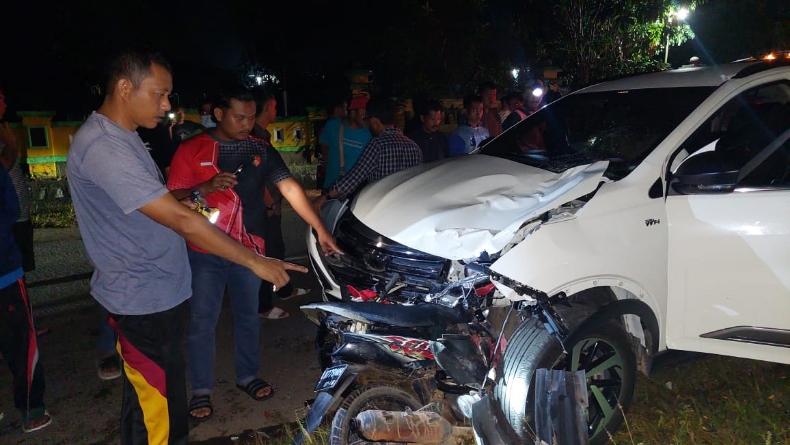 title Kecelakaan di Bangka Barat, Pengandara Motor Tewas usai Adu Banteng dengan Mobil Kecelakaan di Bangka Barat, Pengandara Motor Tewas usai Adu Banteng dengan Mobil