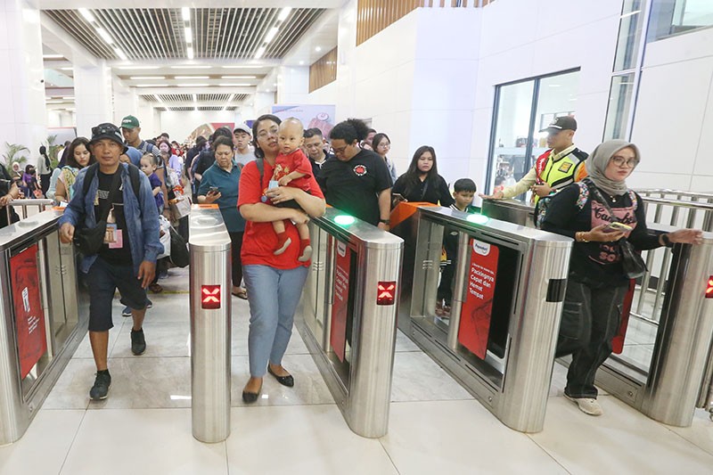 Jumlah Penumpang Kereta Cepat Whoosh Meningkat 50 Persen saat Libur Panjang - Bagian 3