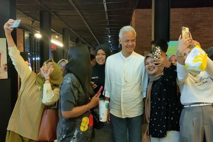 Masa Tenang Pemilu 2024, Ganjar Pranowo Nonton Film di Bioskop Jogja