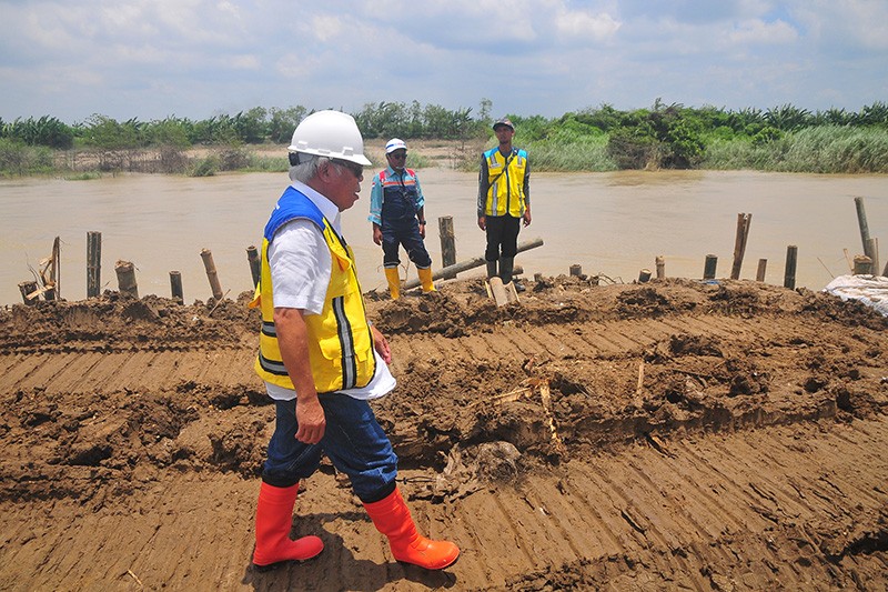 Menteri Basuki Naik Perahu Cek Lokasi Banjir Demak dan Tanggul Sungai Wulan Jebol  - Bagian 2