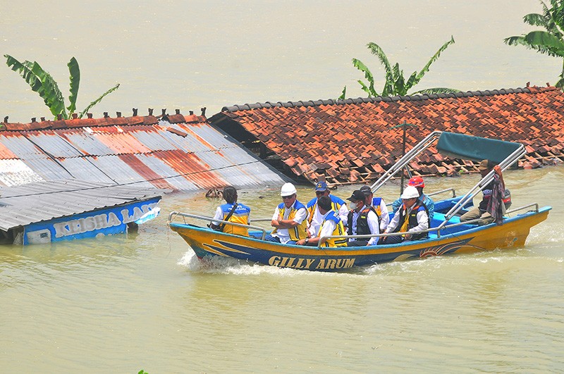 Menteri Basuki Naik Perahu Cek Lokasi Banjir Demak dan Tanggul Sungai Wulan Jebol  - Bagian 1