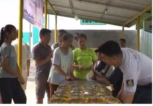 Warga Nias Terbantu Bazar Minyak Goreng Murah dari Caleg Perindo Leader Daeli