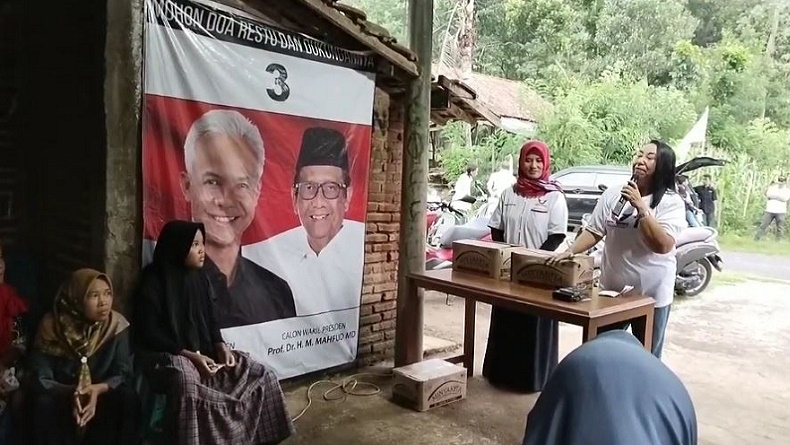 Unik, Caleg Perindo Jeannie Latumahina Gelar Bazar Murah Door to Door di Tulungagung