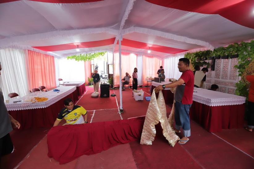 Suasana TPS 11 Lokasi Ganjar dan Keluarga Nyoblos - Bagian 1