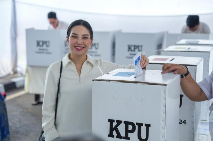 Angela Tanoesoedibjo dan Suami Nyoblos di TPS 13 Menteng - Bagian 2