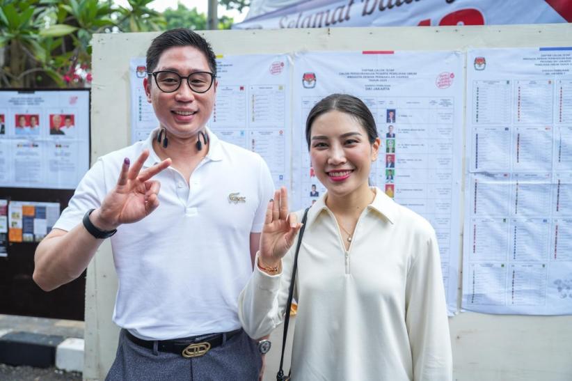 Angela Tanoesoedibjo dan Suami Nyoblos di TPS 13 Menteng - Bagian 3