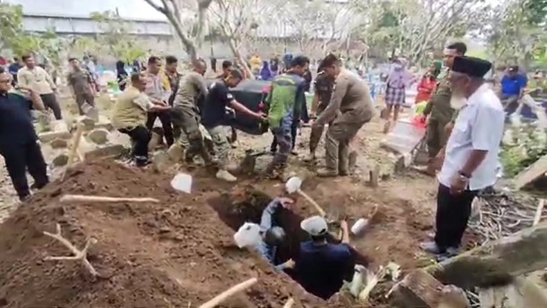 Berduka, Anggota Linmas di Madiun Meninggal saat Jaga TPS Tinggalkan Istri dan 2 Anak