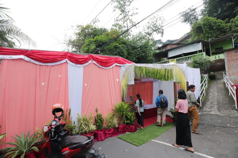 Suasana TPS 11 Lokasi Ganjar dan Keluarga Nyoblos - Bagian 3