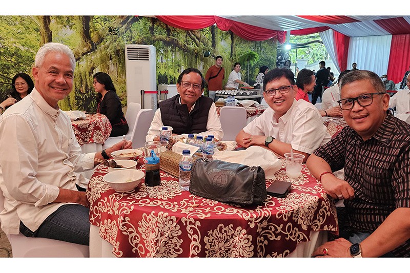 Suasana Kediaman Megawati di Teuku Umar, Ganjar dan Mahfud Berkumpul - Bagian 2