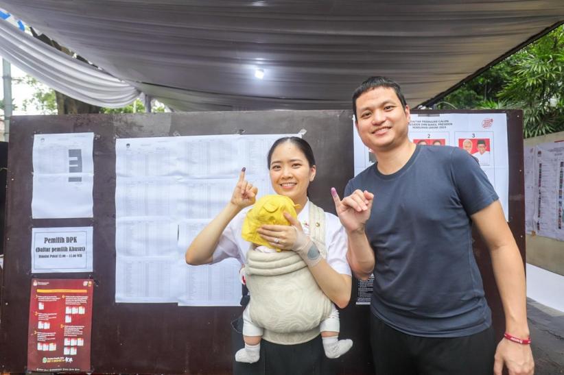 Momen Jessica Tanoesoedibjo Gunakan Hak Pilih di TPS 13 Menteng - Bagian 2