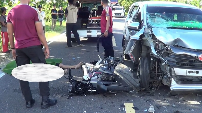 title Kecelakaan Mobil dengan Motor di Palangka Raya, 1 Orang Tewas Kecelakaan Mobil dengan Motor di Palangka Raya, 1 Orang Tewas