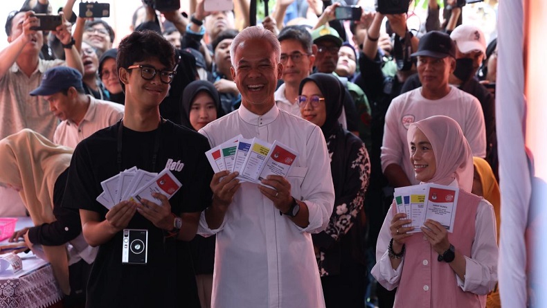 title Nyoblos Bareng Orang Tua, Alam Ganjar Yakin Sang Ayah Menang Nyoblos Bareng Orang Tua, Alam Ganjar Yakin Sang Ayah Menang