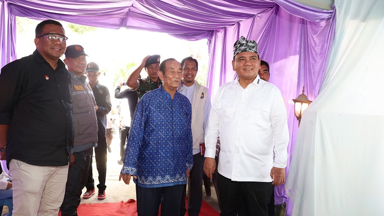 Pj Gubernur Sultra Andap Budhi Revianto Keliling Cek Sejumlah TPS di Kendari