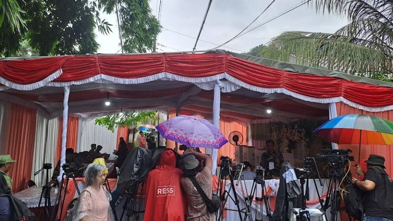 Suasana TPS 11 Lempongsari Tempat Ganjar Nyoblos, Warga Antusias Datang meski Hujan