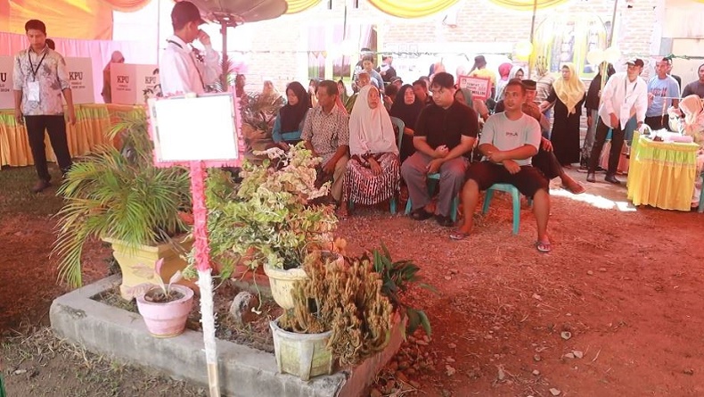 TPS Unik Bernuansa Mistis di Bone Bolango Gorontalo, Warga Nyoblos di Kuburan