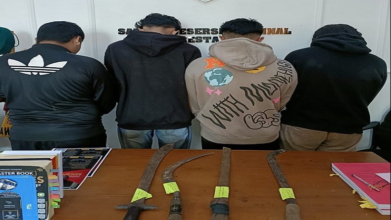 title Hendak Tawuran, 28 Pemuda Bawa 11 Sajam Ditangkap di Pati Hendak Tawuran, 28 Pemuda Bawa 11 Sajam Ditangkap di Pati