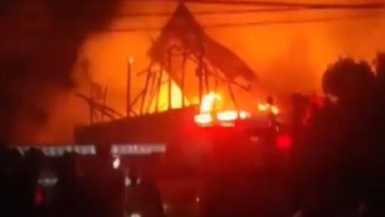 Kebakaran Hebat 3 Rumah di Gorontalo, 1 Penghuni Tewas Terjebak Kobaran Api