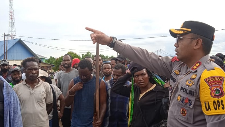 title Bentrokan di Geselma Papua, 1 Orang Tewas 2 Luka Tertancap Panah Bentrokan di Geselma Papua, 1 Orang Tewas 2 Luka Tertancap Panah