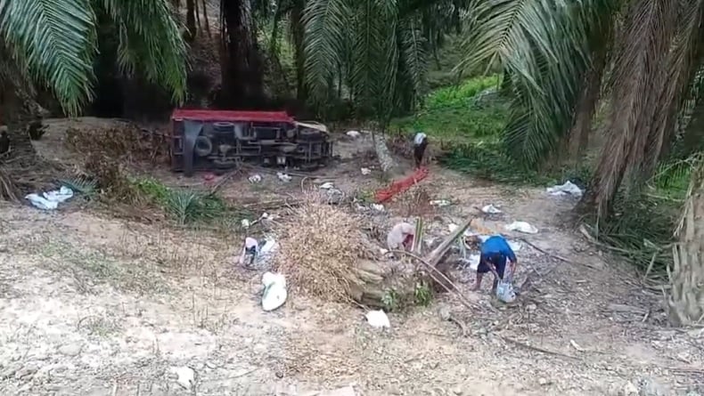 Kecelakaan di Mamuju Tengah, Truk Angkut 10 Ton Beras Terguling Masuk Jurang