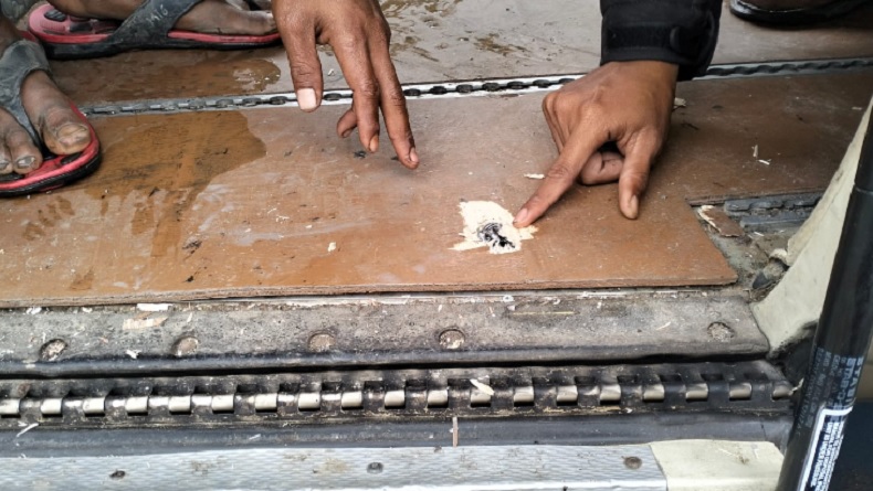 Penampakan Pesawat Asia One Diserang KKB di Beoga, Badan Belakang Kanan Tertembus Peluru