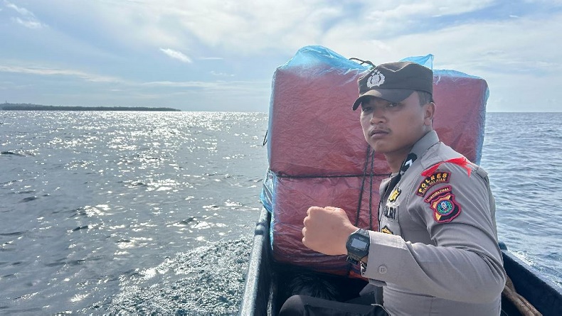 Viral Petugas Bawa Logistik Pemilu di Perahu Terombang-ambing di Laut Nias Selatan