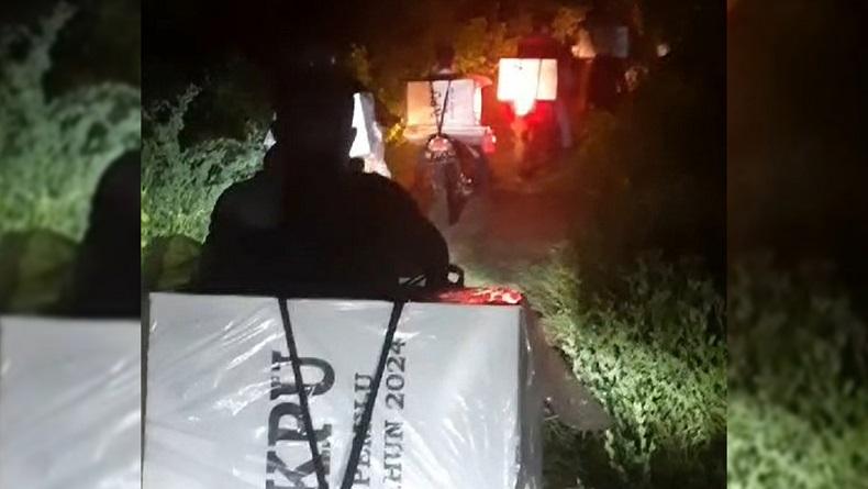 Potret Anggota Pam TPS Sekotong Berjibaku Terjang Medan Sulit demi Amankan Kotak Suara