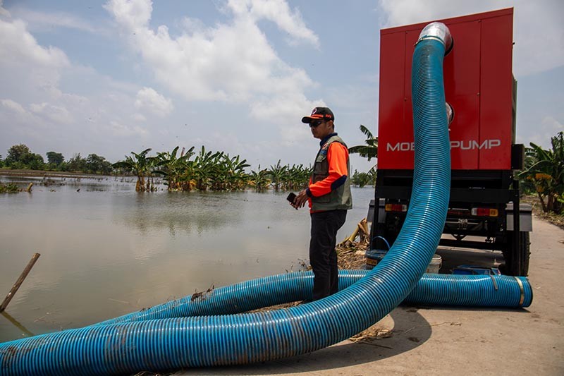 27 Pompa Air Bergerak Dikerahkan untuk Tangani Banjir Demak - Bagian 2