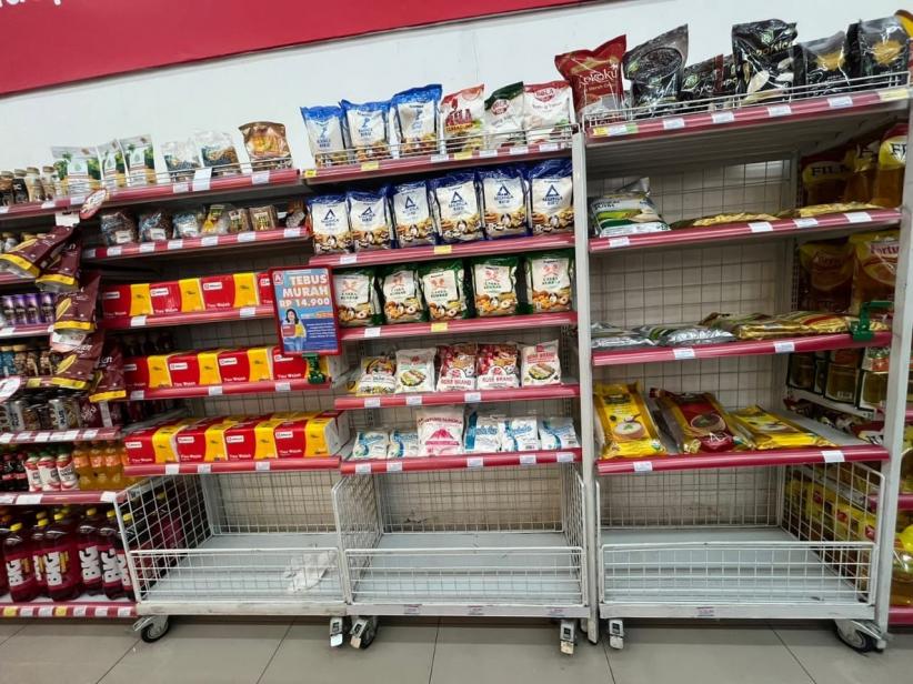 Penampakan Stok Beras Menghilang di Sejumlah Minimarket - Bagian 3