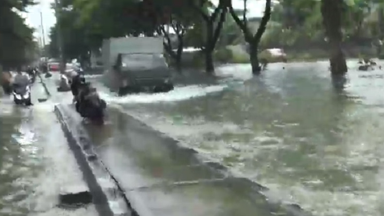 11 Hari Jalur Pantura Demak-Kudus Ditutup, Warga Keluhkan Pengendara Nekat Terobos Banjir