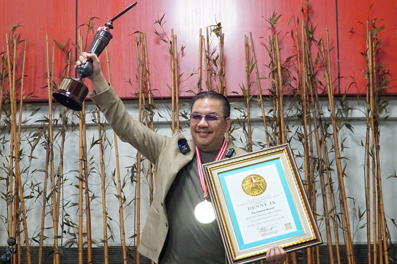 Menangkan Capres 5 Kali Beruntun, Denny JA Terima The Legend Award - Bagian 1