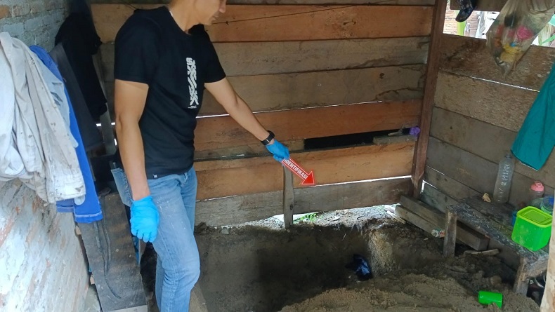 Ayah Sadis Cekik Anak hingga Tewas, Tepergok hendak Kubur Mayat Dalam Rumah