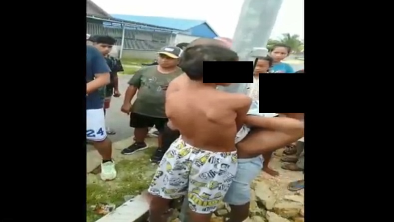 Viral 3 Bocah Curi Pakaian Ditangkap lalu Diikat ke Tiang Listrik