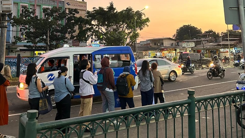 Viral Budaya Antre Penumpang Mikrotrans di Jaktim, Kadishub DKI: Perlu Disosialisasikan