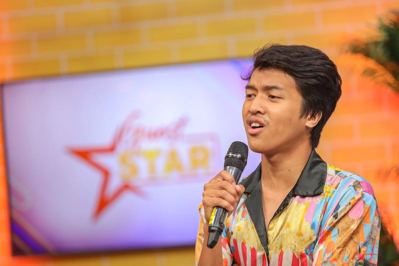 Gaya Aldi Haqq, Penyanyi Lagu Peak of Love yang Viral di TikTok - Bagian 2