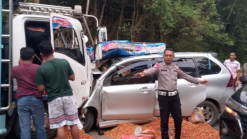 Kecelakaan Maut Minibus Keluar Jalur Tabrak Truk di Kolaka Timur, Sopir Tewas