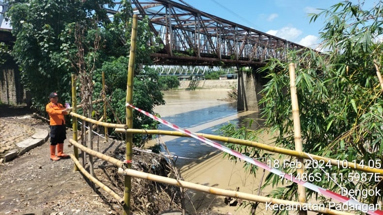  Tebing Sungai Bengawan Solo di Bojonegoro Longsor