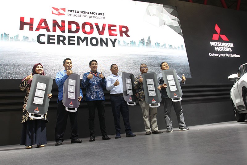 Dukung Kemajuan Pendidikan di Indonesia, MMKSI Donasikan 5 Mobil Mitsubishi untuk 5 SMK  - Bagian 2