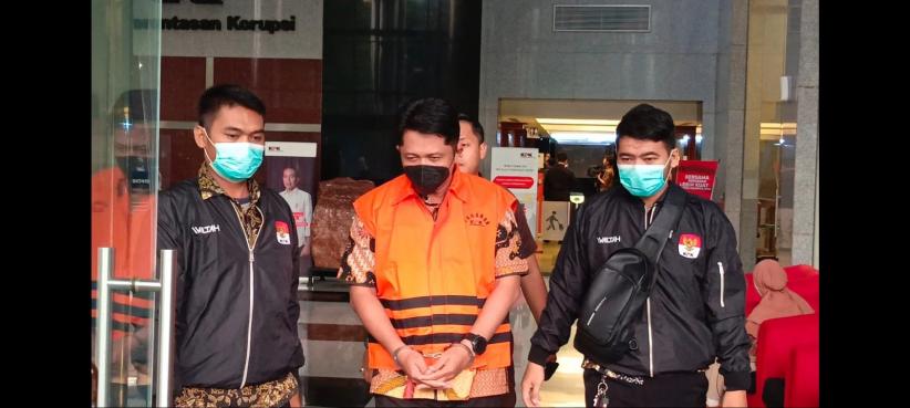 Tersangka Kasus Korupsi, Kepala BPPD Sidoarjo Ditahan KPK - Bagian 2