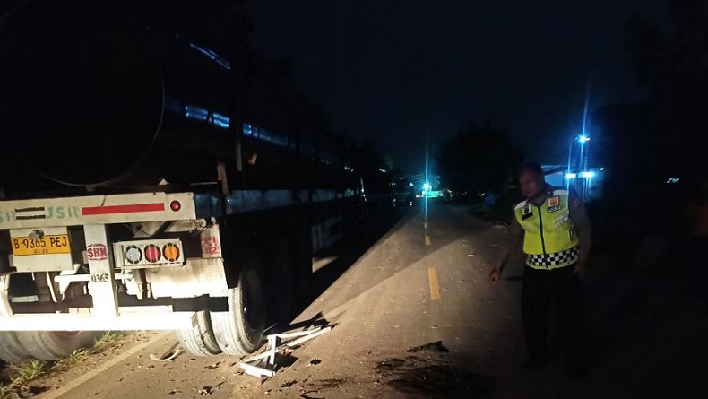 Kecelakaan di JJLS Bantul, Pemotor Patah Kaki Tabrak Truk Parkir di Bahu Jalan