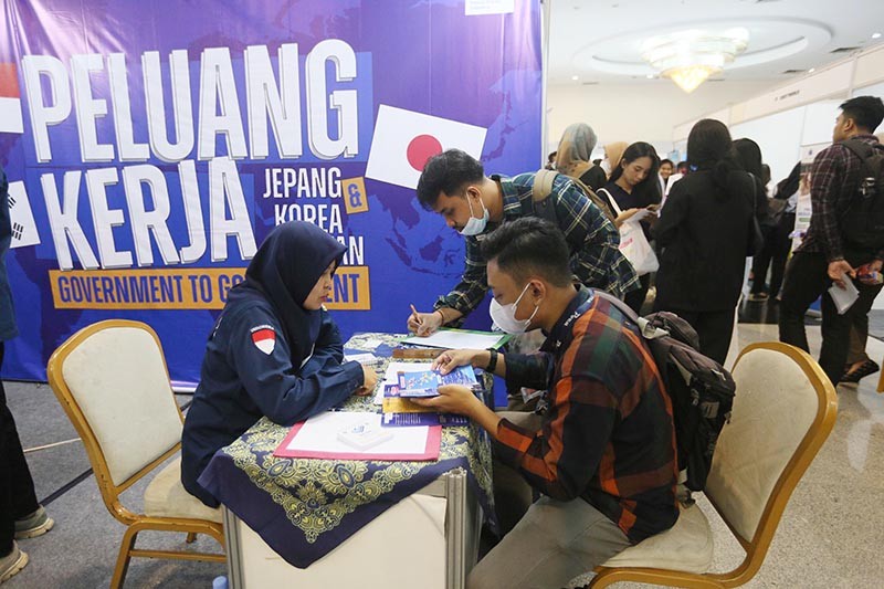 Para Pencari Kerja Serbu Mega Career Expo Jakarta 2024 - Bagian 3