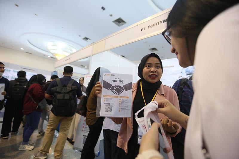 Para Pencari Kerja Serbu Mega Career Expo Jakarta 2024 - Bagian 4