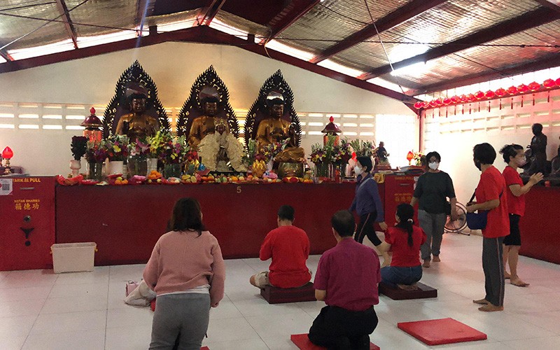 Ratusan Warga Datangi Petak Sembilan Glodok Rayakan Cap Go Meh - Bagian 3