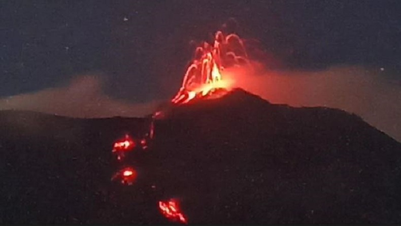 Erupsi Gunung Ile Lewotolok, Semburkan Lava Pijar Setinggi 700 Meter