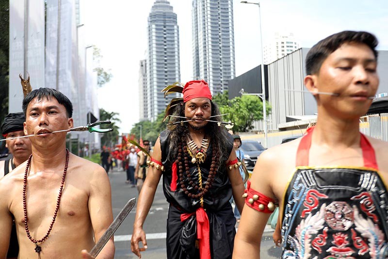 Ritual Tatung Membersihkan Roh Jahat dari Jalanan - Bagian 2